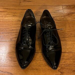 Men inspired shoes. Patent leather.